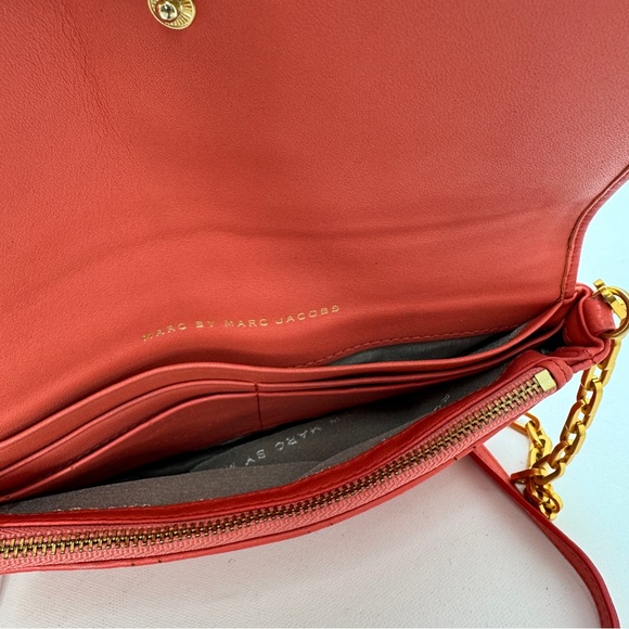 Marc Jacob’s Leather Crossbody in Coral w/ Chain Strap & Card Slots! - Picture 5 of 8